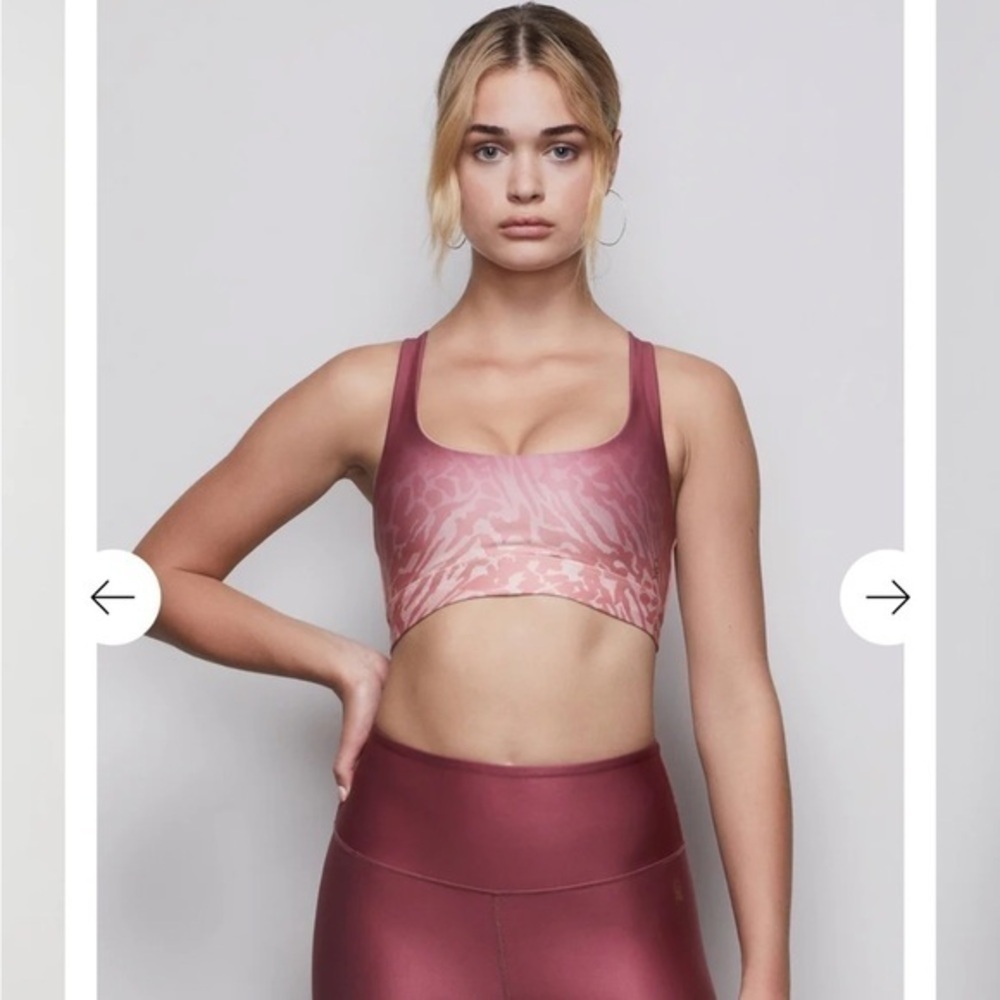 Good American Ombré Cross Over Back Sports Bra - Picture 15 of 15